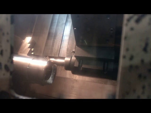 Tornio HWACHON HI-ECO 45 in azione